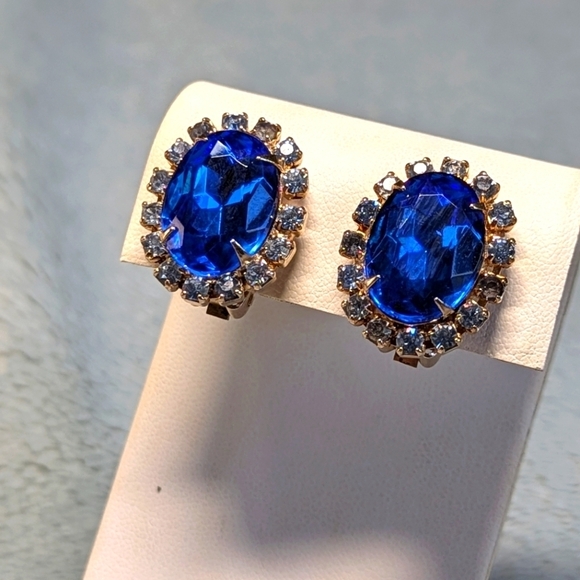 Vintage Large Oval Blue Rhinestone Clip Earrings with Light Blue Rhinestones - Picture 3 of 6